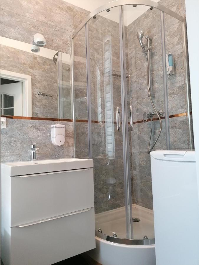 Hostel Tulip - Pokoj 5 Ze Wspolna Lazienka I Kuchnia 什切青 外观 照片