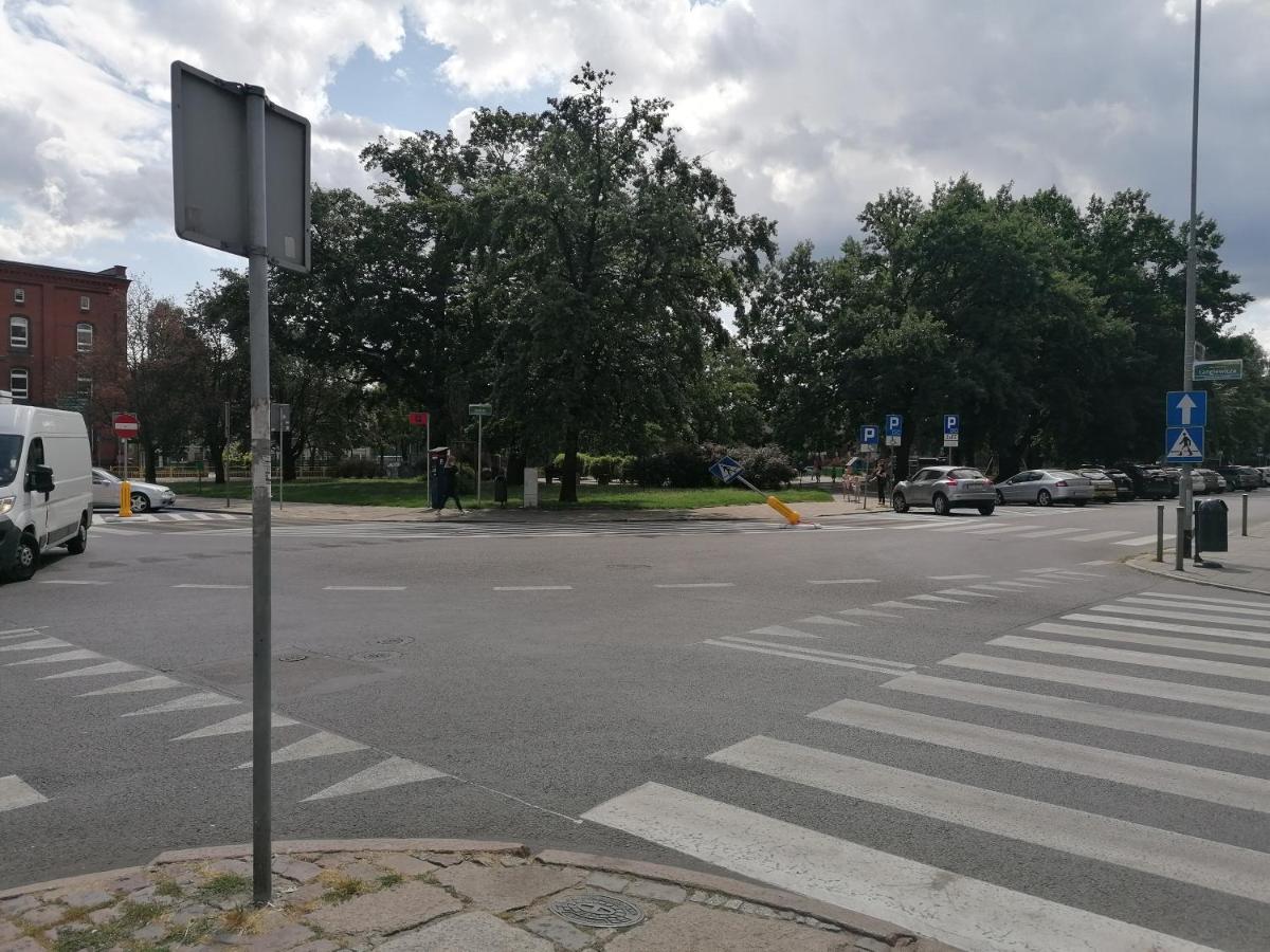 Hostel Tulip - Pokoj 5 Ze Wspolna Lazienka I Kuchnia 什切青 外观 照片
